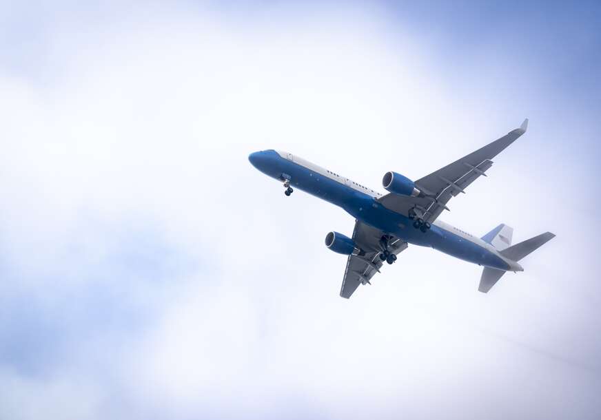 Uprkos TEHNIČKIM PROBLEMIMA, ipak je stigao: Trampov avion sletio u Švajcarsku