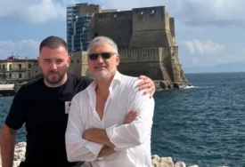 (VIDEO) ČEDA SPREMA KRILCA ZA RUČAK Aca Kos pjeva kroz kuću, lijepa atmosfera vikendom