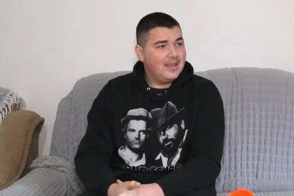 (VIDEO) „Našao sam djevojku, na SVADBU ZOVEM ĆANU“ Ahmed (19) muze krave od šeste godine, kuva pite i voli da zapjeva sevdalinke