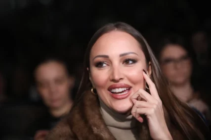 (FOTO) Za nju nema krize: Aleksandra Prijović u autfitu vrijednom više od 8.000 evra
