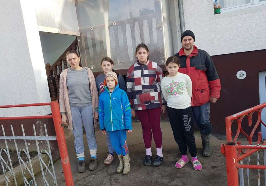 PORODICA NA IVICI EGZISTENCIJE Pomozimo poljoprivredniku iz Dervente da sačuva dom i školuje djecu