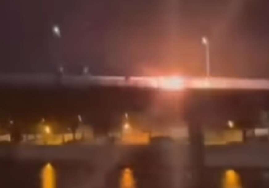 (VIDEO) Drama na dočeku: Djeca benzinom polivala i PALILA MOST u Čačku