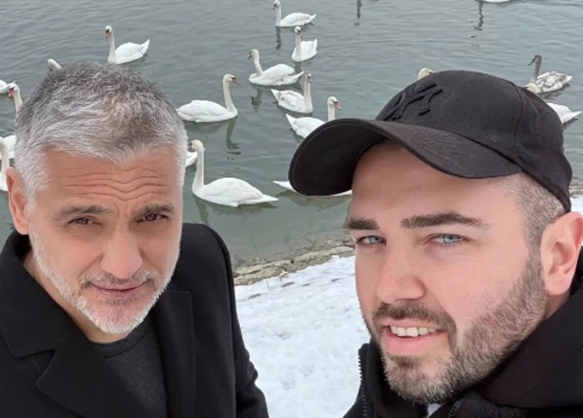 UPARENE FLAŠICE SA NJIHOVIM IMENIMA Čeda Jovanović i Aca Kos podjetinjili zajedno, pokazali kako se zabavljaju