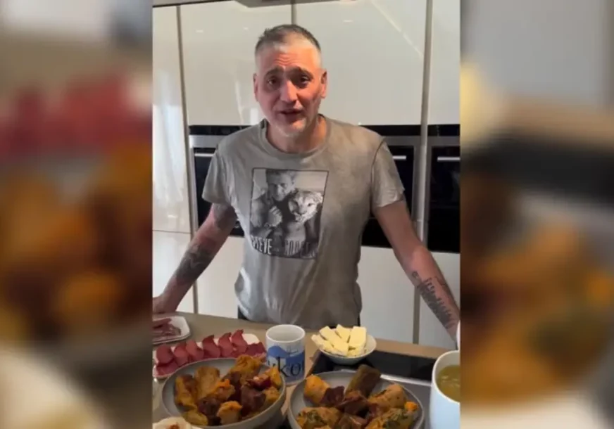 (VIDEO) PUNA TRPEZA ĐAKONIJA, A U POZADINI BEČKA FILHARMONIJA Čedo Jovanović i Aleksandar Kos pokazali svoj luks stan