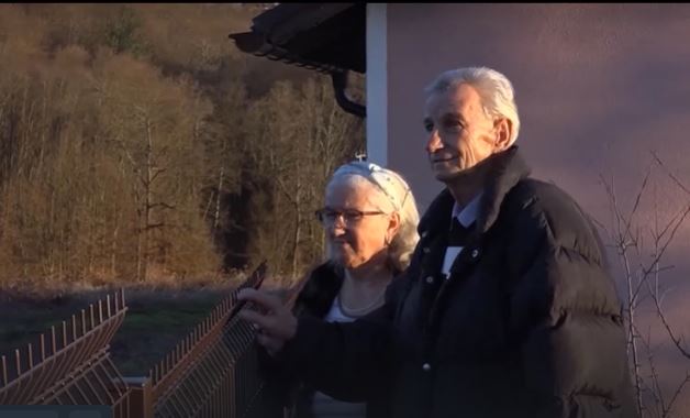 „Zadušnu večeru smo pretvorili u veselje“ Dragan i Dragica Marić podigli grobnicu pa organizovali slavlje za 200 osoba