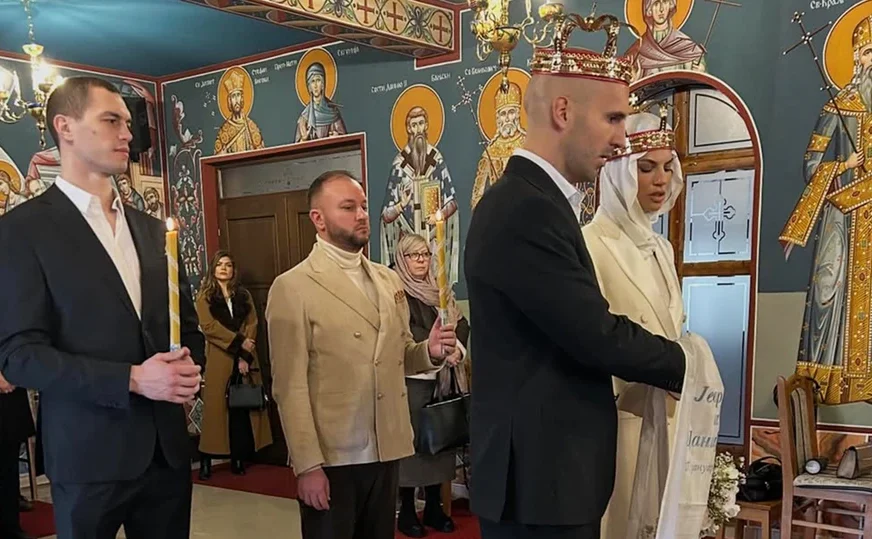 (VIDEO) Da li je obavezno POKRITI GLAVU tokom molitva: Marama na glavi Danijele Dimitrovske otvorila vječitu dilemu vjernica