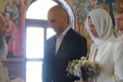 (FOTO) KOŠTA PAPRENO Danijela Dimitrovska na svadbi nosila haljinu Viktorije Bekam