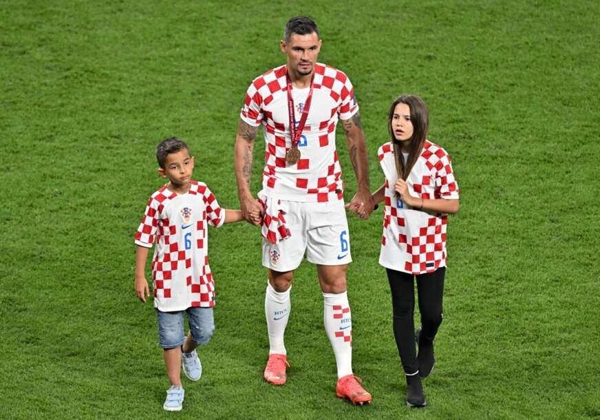 Dejan Lovren sa djecom