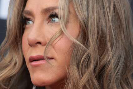 Dženifer Aniston