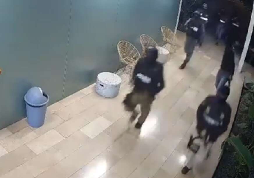 (VIDEO) Jedna žrtva pokušala pobjeći: Ubice sa fudbalskog terena snimljene iz drugog ugla