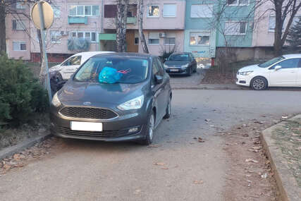 (VIDEO, FOTO) "Konjino, džaba ti Austrija" Banjalučani ogorčeni zbog bahatog stranca, ostavili mu i PAKETIĆ, ali nije on jedini