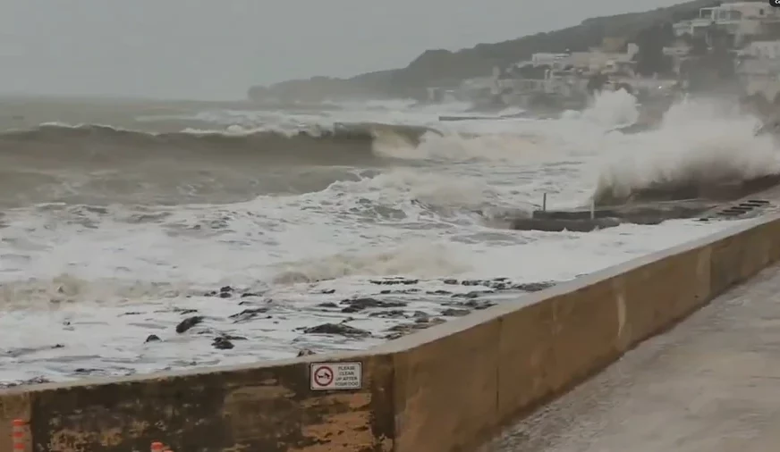 (FOTO, VIDEO) VJETAR ČUPA STABLA, PO GRADU KRŠ I LOM Jednu od najpoznatijih turističkih destinacija pogodilo strašno nevrijeme