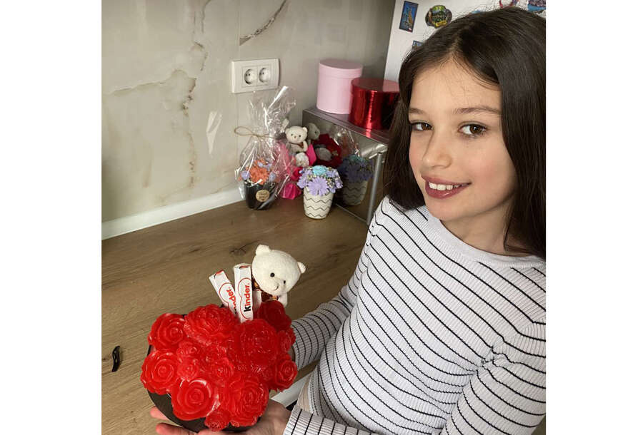 (FOTO) „MALA SAPUNSKA VILA“ Milica (11) pravi NEOBIČNE BUKETE od mirisnih sapuna