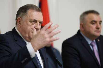 (FOTO) "Kum udario na kuma" Minić ugostio Britance, Dodik ih žestoko isprozivao
