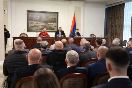 (FOTO) "Potrebna nova snaga" Minić predstavio ciljeve buduće Vlade, socijalni partneri mu rekli DA
