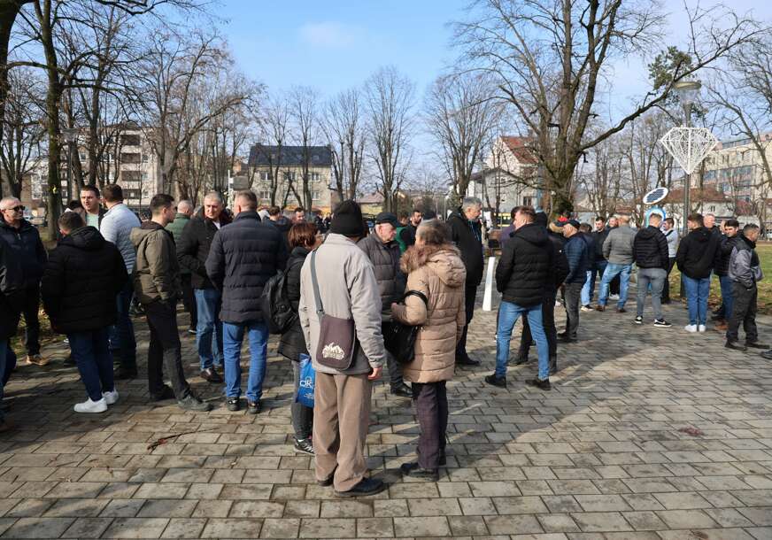 (VIDEO, FOTO) Mljekari odustali od protestne šetnje: Prihvatili ponudu Ministarstva, evo o kojim je ciframa riječ