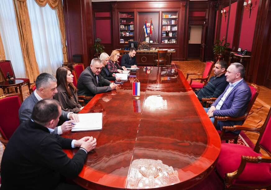 Mljekari, Vlada RS, Savo Minić