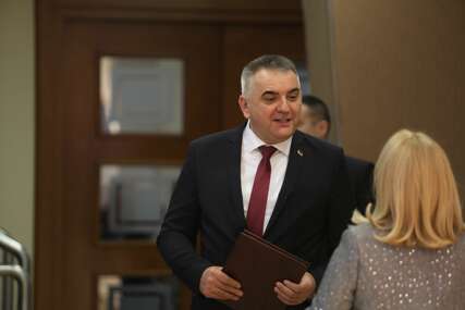 (FOTO) Završena sjednica: Narodna skupština Srpske usvojila ostavku Save Minića