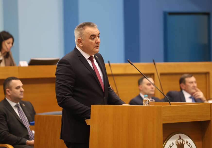 (FOTO) Počela sjednica Narodne Skupštine Srpske: Poslanici razmatraju ostavku Save Minića