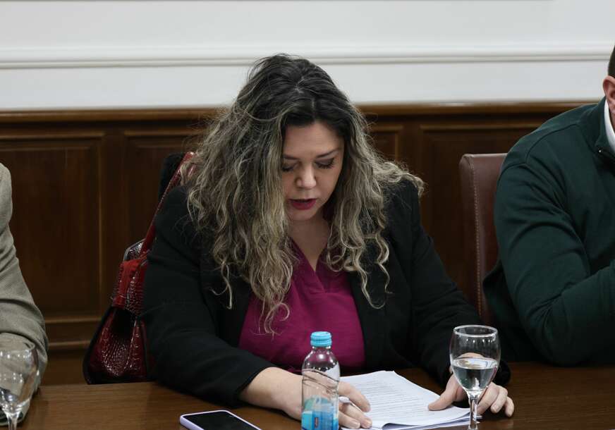 Hoće li biti uvećanja? “Pare bačene na tenisku rupu, a cjenkamo se sa platama vaspitača”