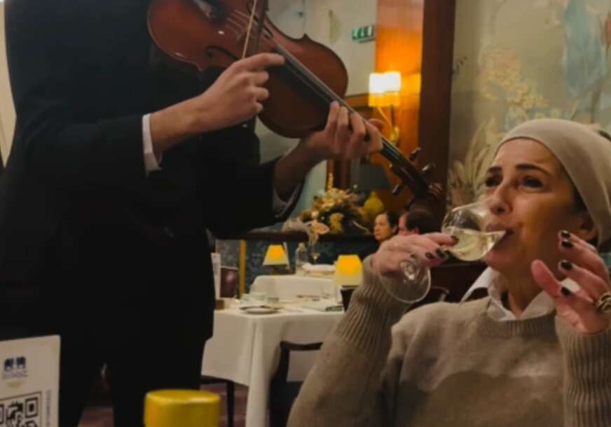 (FOTO) Violinista joj SVIRA NA UVCE, a ona uživa u vinu: Nataša Ninković pokazala kako se provodi u Budimpešti