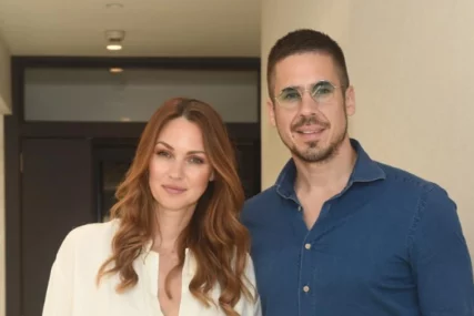(FOTO) GRLE SE U BAZENU Nikola Rokvić i Bojana Barović uživaju na Baliju