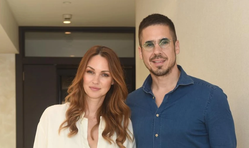 (FOTO) GRLE SE U BAZENU Nikola Rokvić i Bojana Barović uživaju na Baliju