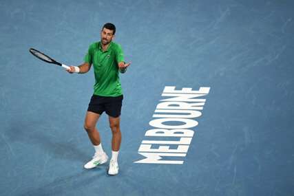 Novak Đoković sliježe ramenima