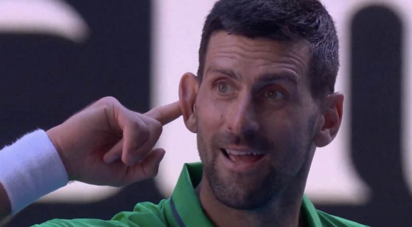 Kad stavi prst na uvo, cijela Australija zna šta to znači: Novak Đoković slavi prvu pobjedu u 2026. godini