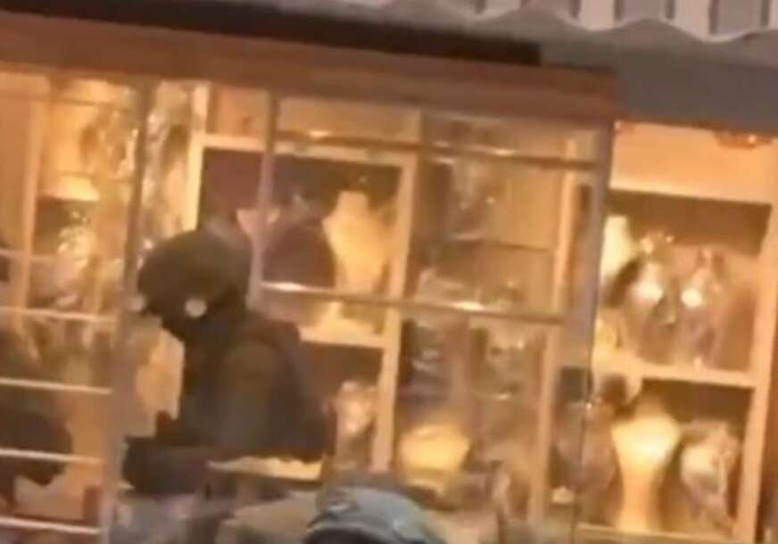 (VIDEO) LAŽNO SE PREDSTAVLJALI KAO IDF Oružana pljačka zlatare na Zapadnoj obali, uhapšena TROJICA OSUMNJIČENIH