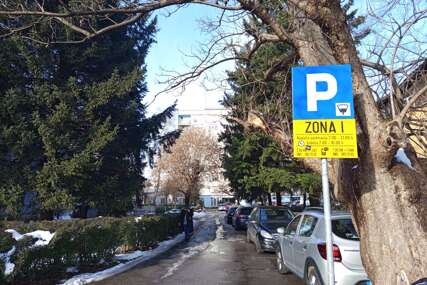 (FOTO) Mora da se plaća, makar i BEZ ODLUKE: Banjaluka po svaku cijenu građanima ZAVLAČI RUKU I DŽEP i želi da naplaćuje parking