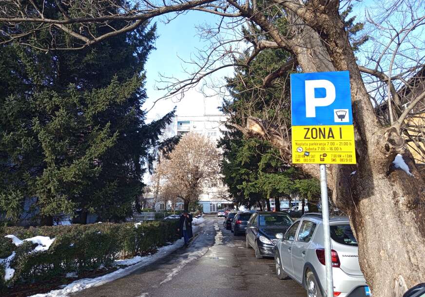 (FOTO) Mora da se plaća, makar i BEZ ODLUKE: Banjaluka po svaku cijenu građanima ZAVLAČI RUKU I DŽEP i želi da naplaćuje parking
