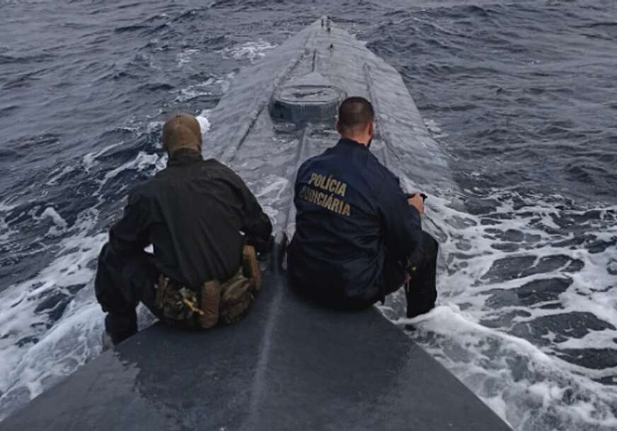(VIDEO, FOTO) Kokain vrijedan 600 MILIONA EVRA: Portugalska policija zaplijenila 9 TONA DROGE u podmornici koja se kretala ka Evropi