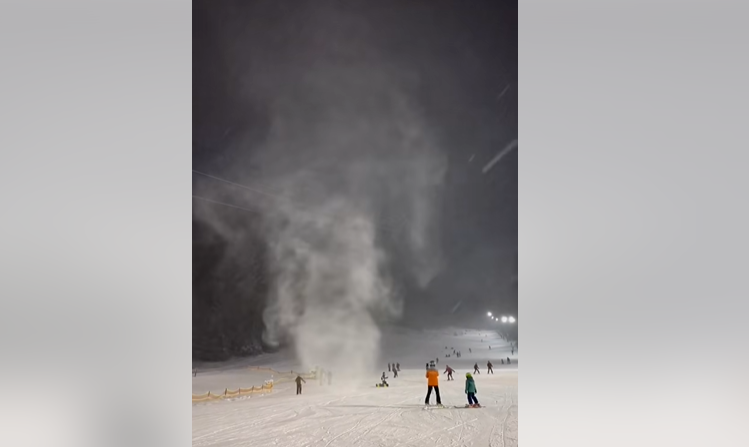(VIDEO) Snježni tornado POGODIO SKI STAZU u Rumuniji: Pogledajte snimak vrtloga, evo o čemu je riječ