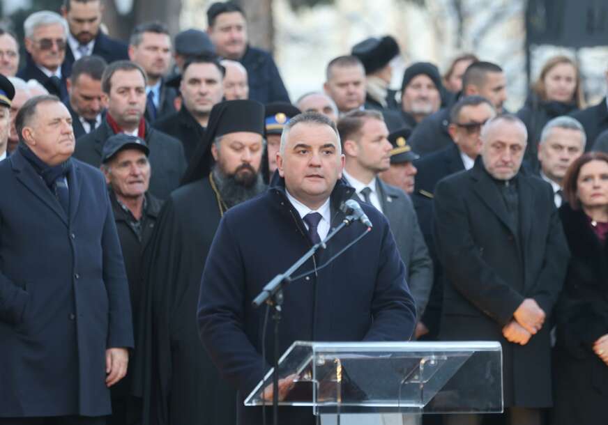 Savo Minić otkrivanje spomenika u čast palim borcima vrs