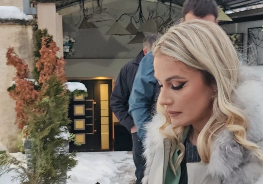 (VIDEO) BIJESNA STIGLA ISPRED RESTORANA Milica Veličković napravila skandal na krštenju kćerke