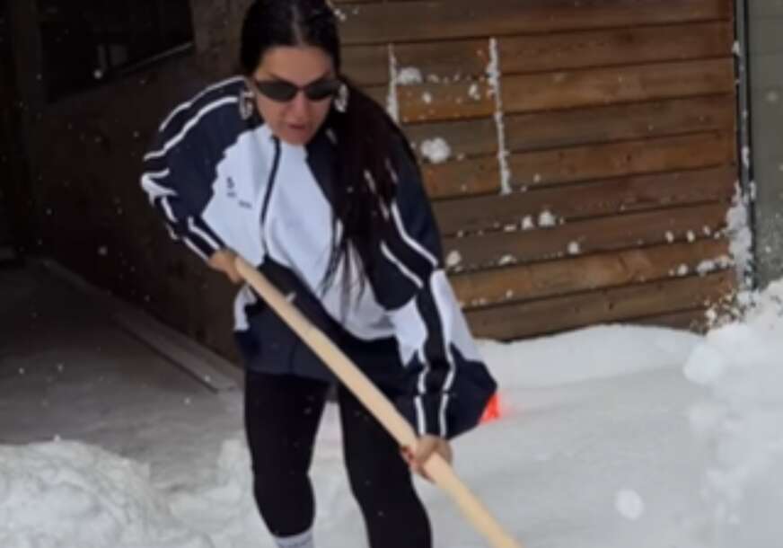 (VIDEO) "Kad mogu oni" Seka Aleksić podijelila snimak kako ČISTI SNIJEG u dvorištu