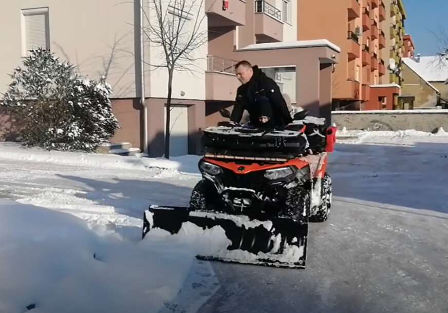 (VIDEO) HEROJ ULICE Srđan Ilić priskočio u pomoć komunalcima i komšijama, a uveselio i mališane