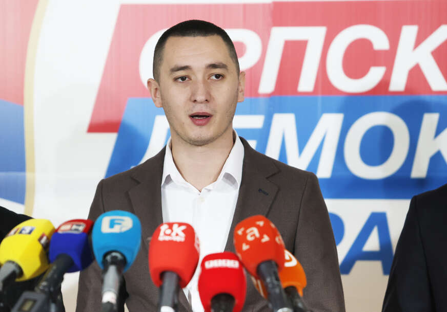 Gavrić tvrdi da SNSD ima SULUDE IDEJE „Dobojska vlast đake šalje u mrtvačnicu, a kulturu na psihijatriju“