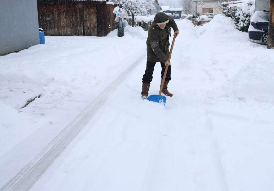 Poledica može biti kobna: Šta da radite ako padnete i kada pozvati HITNU POMOĆ