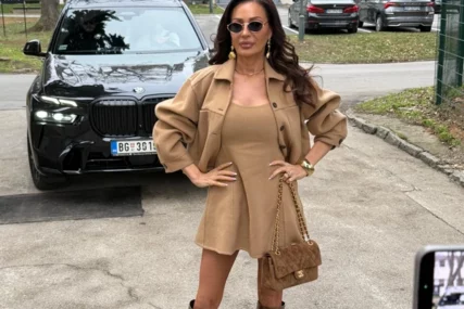 (FOTO) Kačket na glavi, atlet majica i naočare: Cecu niko nije prepoznao na aerodromu, leti iz Malage za Beograd