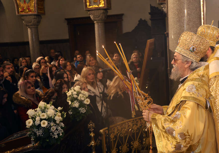 božićna liturgija u hramu hrista spasitelja