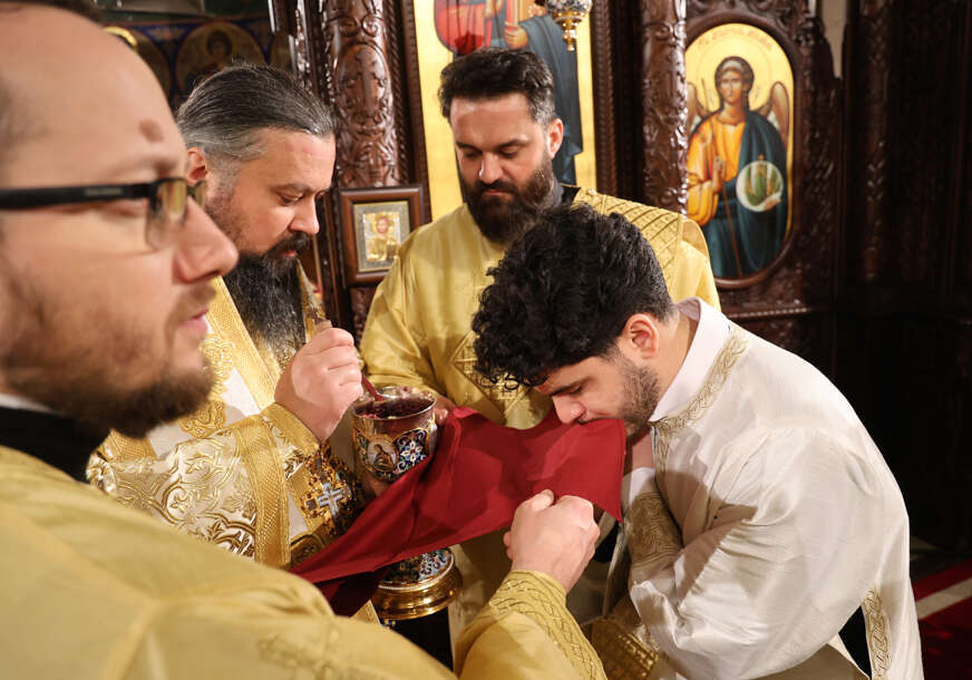 božićna liturgija u hramu hrista spasitelja