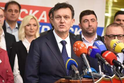 "Režim srlja u novu političku krizu" Branko Blanuša o ostavci i mandatarenju Save Minića
