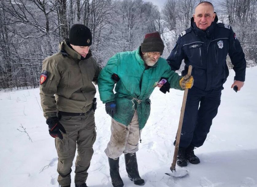 čovjek u snijegu