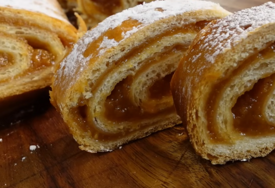 Nekada se pravio bez vage i sveske: Recept za mekani rolat sa pekmezom