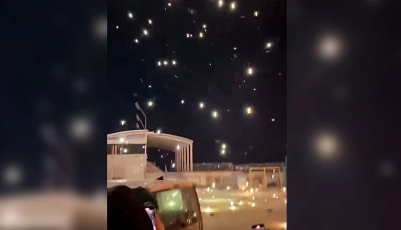 (VIDEO) PROPAO SPEKTAKL U BUDVI Oko 600 dronova palo u more