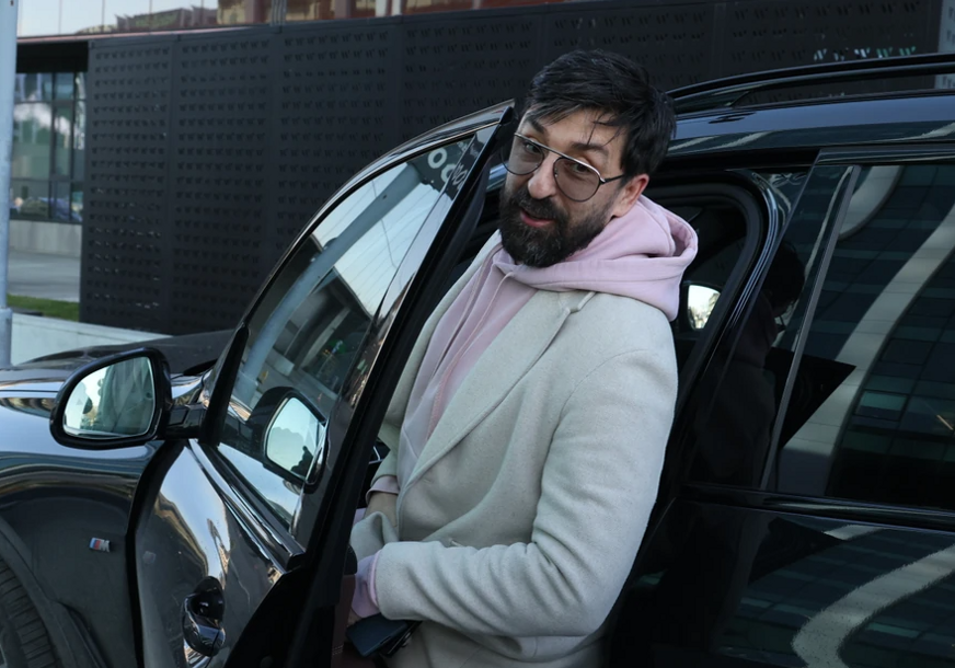 "Liči na Peruna" Ognjen Amidžić stigao u porodilište kod supruge i nasljednice, pa otkrio detalje o maloj Loli