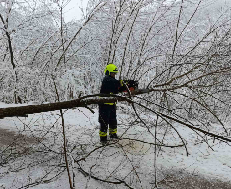 (FOTO) Imali pune ruke posla: Banjalučki vatrogasci tokom jučerašnjeg dana intervenisali nekoliko puta
