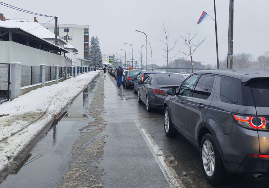 Vozači, budite strpljivi: Duge kolone vozila na izlazu iz BiH
